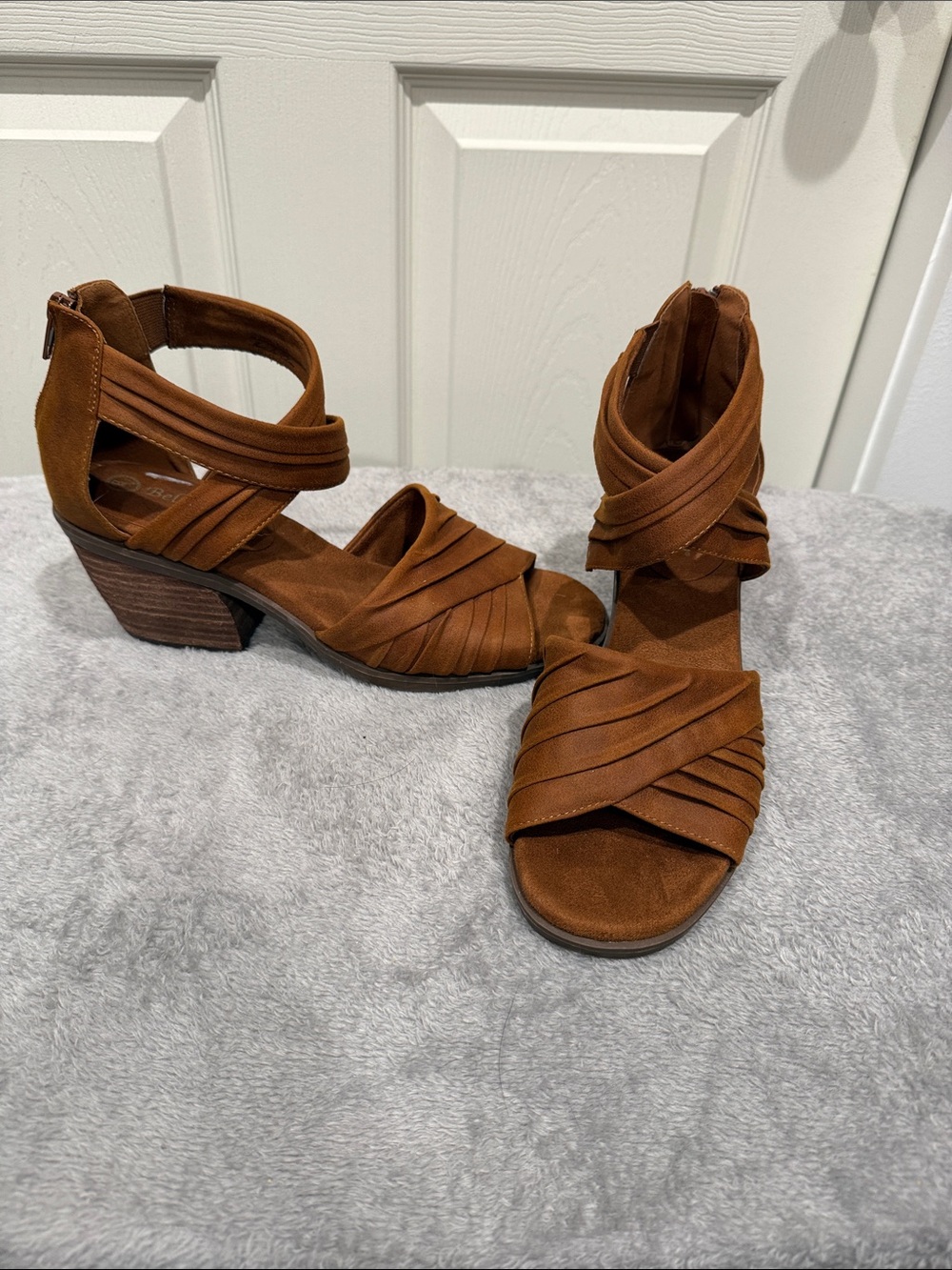 Bella Vita Cognac Brown Strappy Low Block Heel Sandals NWOT